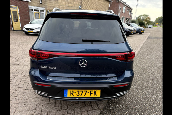 Mercedes-Benz EQB 250 Luxury Line 67 kWh Panoramadak, Camera, Stoelverwarming