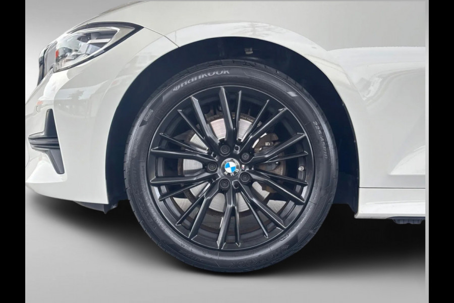 BMW 3-serie 320i High Executive (Goed OndH, Navi Pro, StoelV, PDC V+A, Climate Con, Cruise Con, Etc)