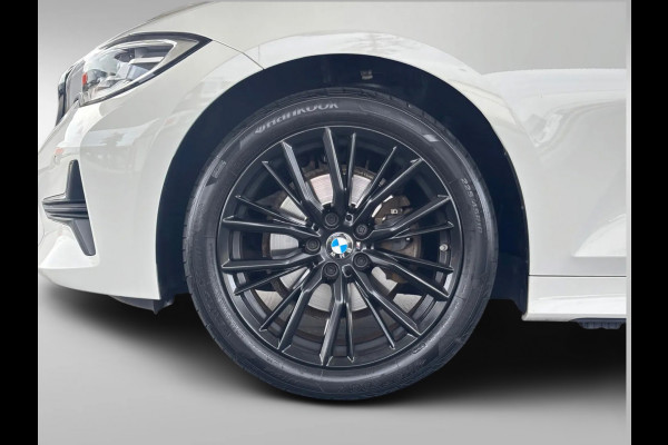 BMW 3-serie 320i High Executive (Goed OndH, Navi Pro, StoelV, PDC V+A, Climate Con, Cruise Con, Etc)