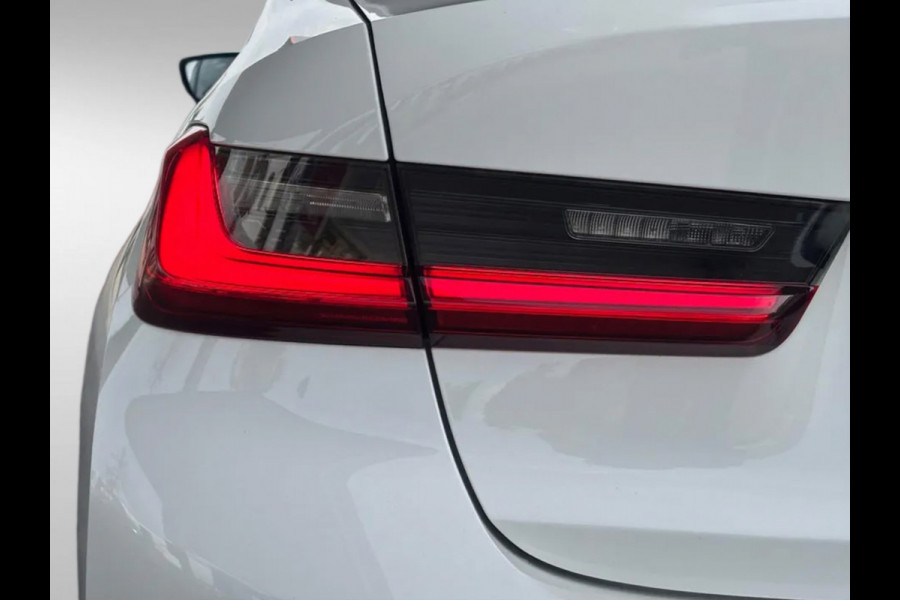 BMW 3-serie 320i High Executive (Goed OndH, Navi Pro, StoelV, PDC V+A, Climate Con, Cruise Con, Etc)