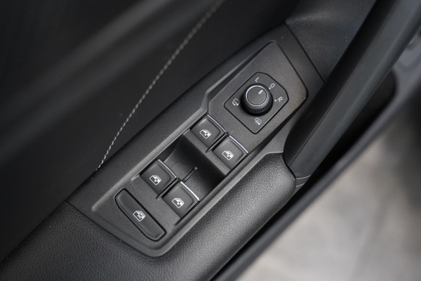 Volkswagen Tiguan 1.4 TSI eHybrid R-Line Business ACC Pano Elec. achterklep Privacy Glass 24 Maanden garantie* (Vraag naar de voorwaarden)