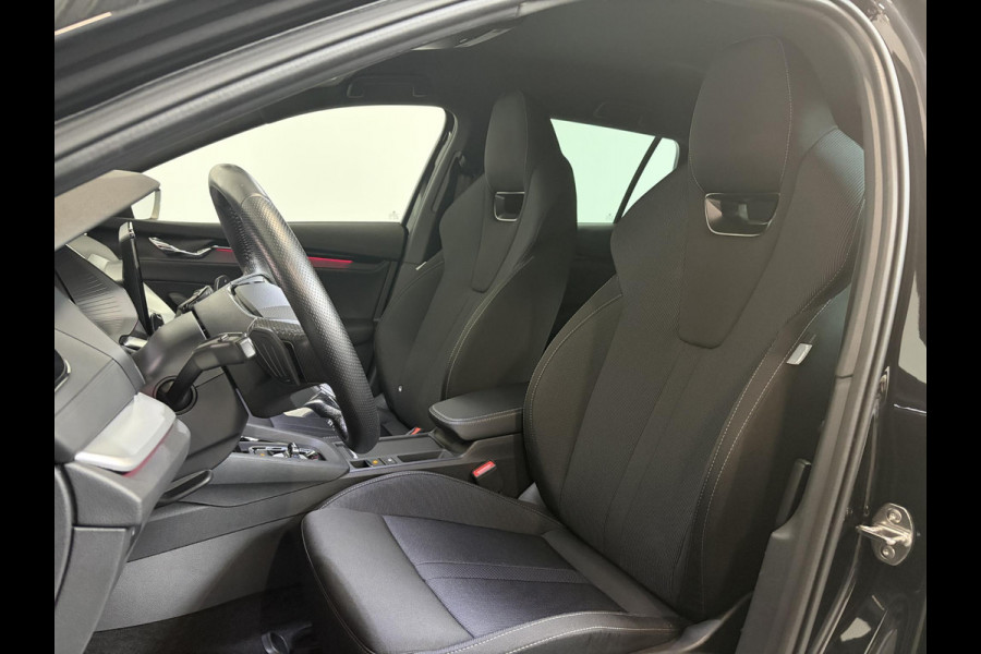 Škoda Octavia Combi 1.0 e-TSI Automaat Sport Business Trekhaak Navigatie Apple Carplay/ Android Auto Parkeersensoren Full led Virtual Cockpit Cruise control Climate control Lichtmetalen velgen Getinte ramen
