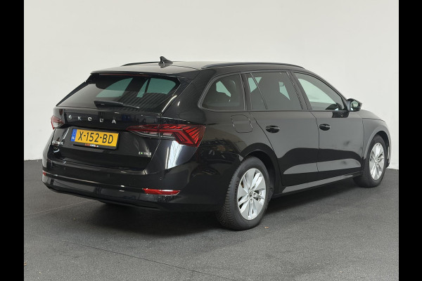 Škoda Octavia Combi 1.0 e-TSI Automaat Sport Business Trekhaak Navigatie Apple Carplay/ Android Auto Parkeersensoren Full led Virtual Cockpit Cruise control Climate control Lichtmetalen velgen Getinte ramen