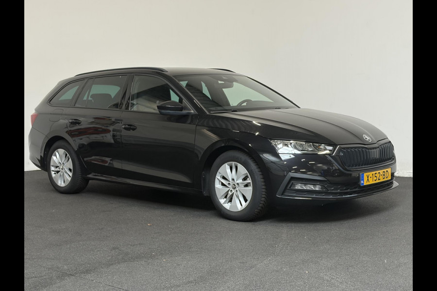 Škoda Octavia Combi 1.0 e-TSI Automaat Sport Business Trekhaak Navigatie Apple Carplay/ Android Auto Parkeersensoren Full led Virtual Cockpit Cruise control Climate control Lichtmetalen velgen Getinte ramen