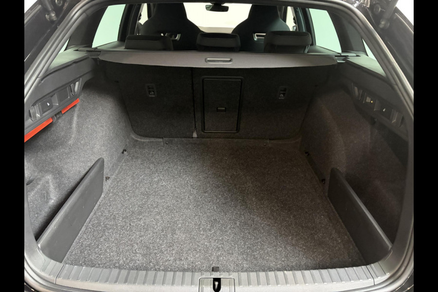 Škoda Octavia Combi 1.0 e-TSI Automaat Sport Business Trekhaak Navigatie Apple Carplay/ Android Auto Parkeersensoren Full led Virtual Cockpit Cruise control Climate control Lichtmetalen velgen Getinte ramen