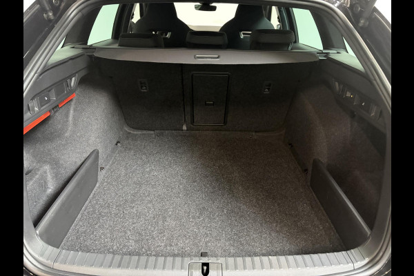 Škoda Octavia Combi 1.0 e-TSI Automaat Sport Business Trekhaak Navigatie Apple Carplay/ Android Auto Parkeersensoren Full led Virtual Cockpit Cruise control Climate control Lichtmetalen velgen Getinte ramen