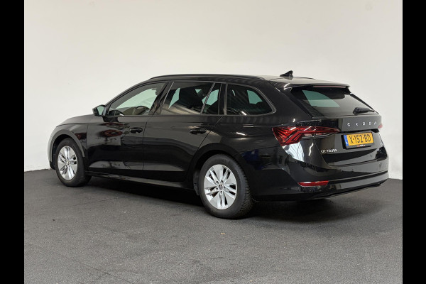 Škoda Octavia Combi 1.0 e-TSI Automaat Sport Business Trekhaak Navigatie Apple Carplay/ Android Auto Parkeersensoren Full led Virtual Cockpit Cruise control Climate control Lichtmetalen velgen Getinte ramen