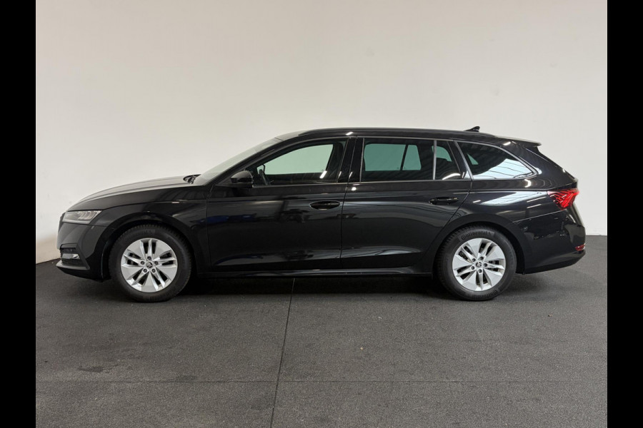 Škoda Octavia Combi 1.0 e-TSI Automaat Sport Business Trekhaak Navigatie Apple Carplay/ Android Auto Parkeersensoren Full led Virtual Cockpit Cruise control Climate control Lichtmetalen velgen Getinte ramen