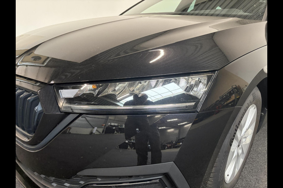 Škoda Octavia Combi 1.0 e-TSI Automaat Sport Business Trekhaak Navigatie Apple Carplay/ Android Auto Parkeersensoren Full led Virtual Cockpit Cruise control Climate control Lichtmetalen velgen Getinte ramen