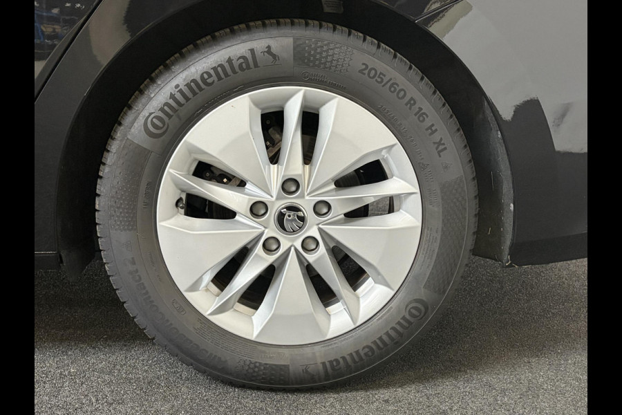 Škoda Octavia Combi 1.0 e-TSI Automaat Sport Business Trekhaak Navigatie Apple Carplay/ Android Auto Parkeersensoren Full led Virtual Cockpit Cruise control Climate control Lichtmetalen velgen Getinte ramen