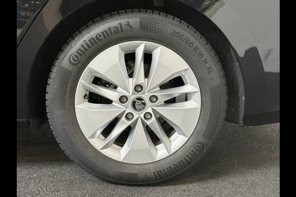 Škoda Octavia Combi 1.0 e-TSI Automaat Sport Business Trekhaak Navigatie Apple Carplay/ Android Auto Parkeersensoren Full led Virtual Cockpit Cruise control Climate control Lichtmetalen velgen Getinte ramen