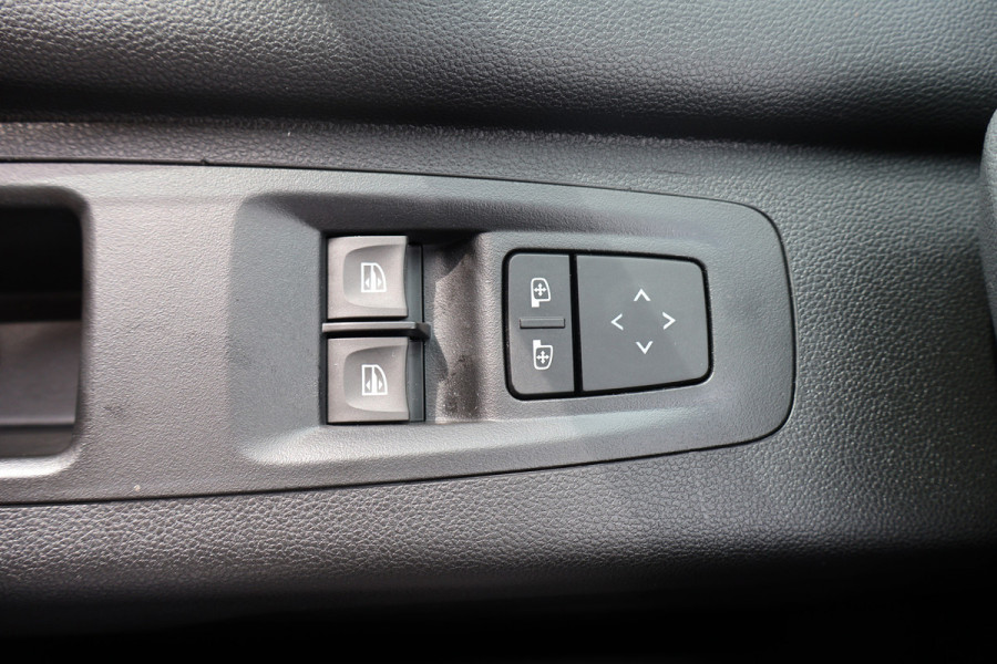 Renault Master 2.0 dCi 150pk Bakwagen met Laadklep Trekhaak