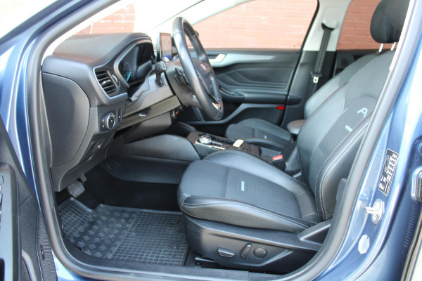 Ford FOCUS Wagon 2.0 EcoBlue Active Business 150pk | Panoramadak | Wegklapbare trekhaak | Adaptive cruise control  | Bang&Olfusen | Head up Display | Full LED | 2 bandensets | 1.600kg trekgewicht