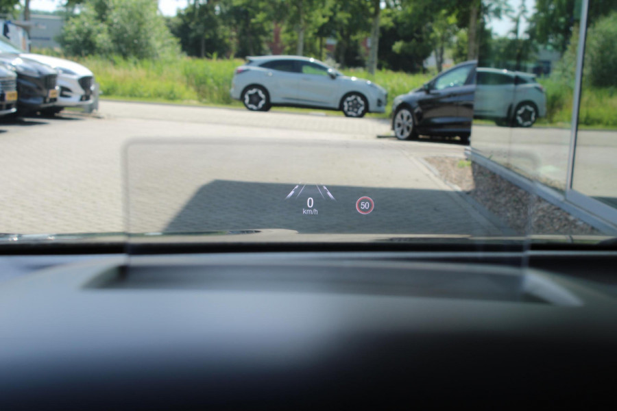 Ford FOCUS Wagon 2.0 EcoBlue Active Business 150pk | Panoramadak | Wegklapbare trekhaak | Adaptive cruise control  | Bang&Olfusen | Head up Display | Full LED | 2 bandensets | 1.600kg trekgewicht