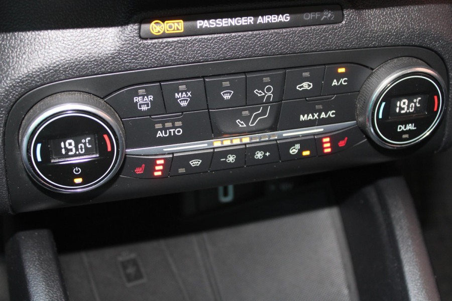 Ford FOCUS Wagon 2.0 EcoBlue Active Business 150pk | Panoramadak | Wegklapbare trekhaak | Adaptive cruise control  | Bang&Olfusen | Head up Display | Full LED | 2 bandensets | 1.600kg trekgewicht