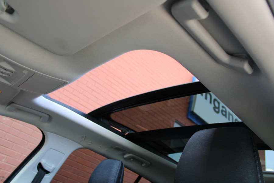 Ford FOCUS Wagon 2.0 EcoBlue Active Business 150pk | Panoramadak | Wegklapbare trekhaak | Adaptive cruise control  | Bang&Olfusen | Head up Display | Full LED | 2 bandensets | 1.600kg trekgewicht