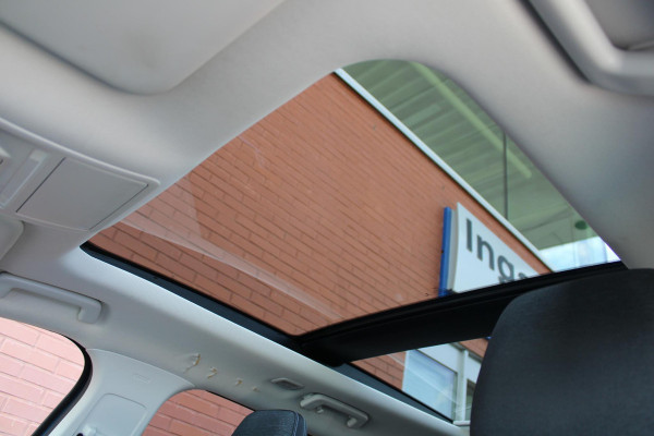 Ford FOCUS Wagon 2.0 EcoBlue Active Business 150pk | Panoramadak | Wegklapbare trekhaak | Adaptive cruise control  | Bang&Olfusen | Head up Display | Full LED | 2 bandensets | 1.600kg trekgewicht