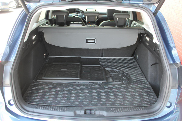 Ford FOCUS Wagon 2.0 EcoBlue Active Business 150pk | Panoramadak | Wegklapbare trekhaak | Adaptive cruise control  | Bang&Olfusen | Head up Display | Full LED | 2 bandensets | 1.600kg trekgewicht