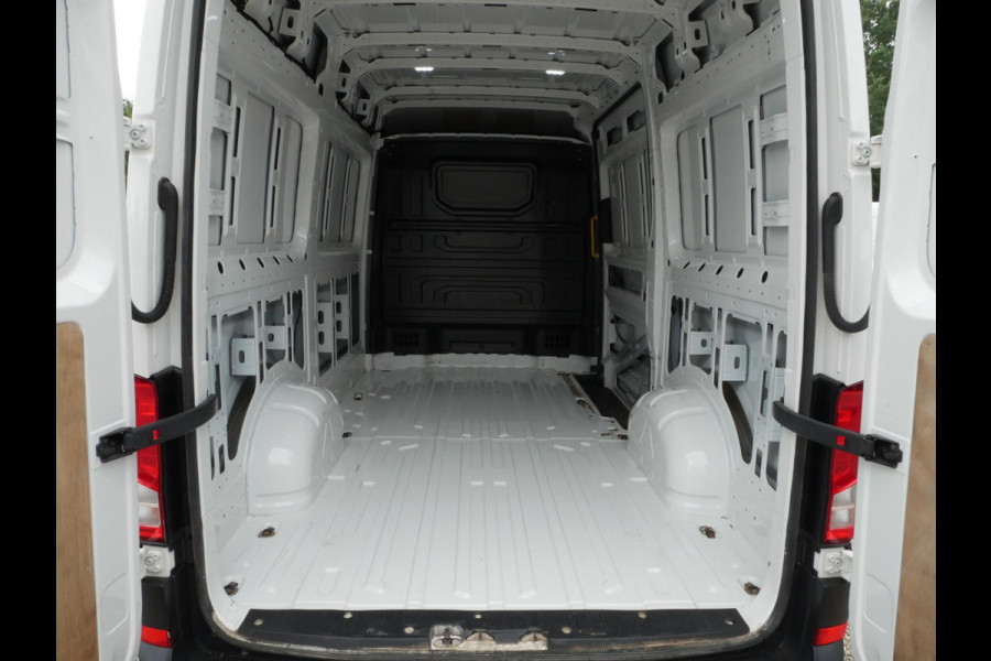 Volkswagen Crafter 2.0 TDI 140PK L3H3 Airco Camera Imperiaal Trekhaak