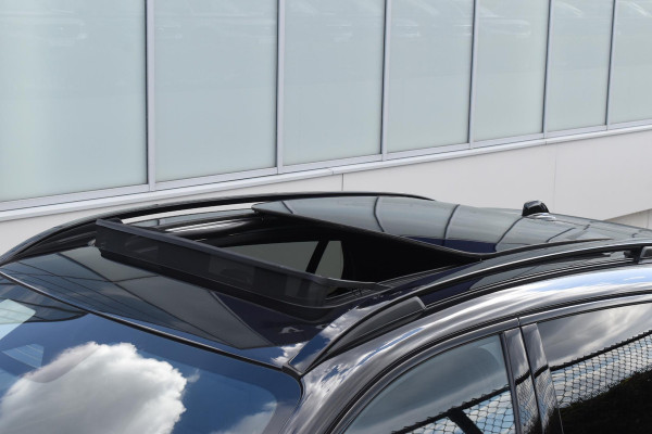 Lynk & Co 01 276PK Automaat More / Adaptive cruise control / Leren bekleding / Elektrisch verstelbare stoelen / Schuif- kanteldak / Stoel- en stuurverwarming / Parkeersensoren V+A / 360 Graden Camera / Elektrische achterklep / 20" lichtmetalen velgen / Trekhaak