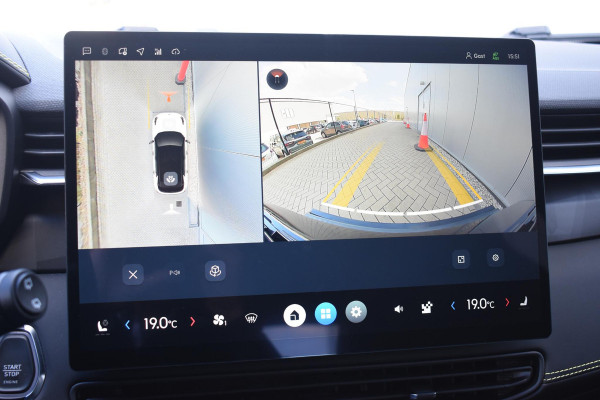 Lynk & Co 01 276PK Automaat More / Adaptive cruise control / Leren bekleding / Elektrisch verstelbare stoelen / Schuif- kanteldak / Stoel- en stuurverwarming / Parkeersensoren V+A / 360 Graden Camera / Elektrische achterklep / 20" lichtmetalen velgen / Trekhaak