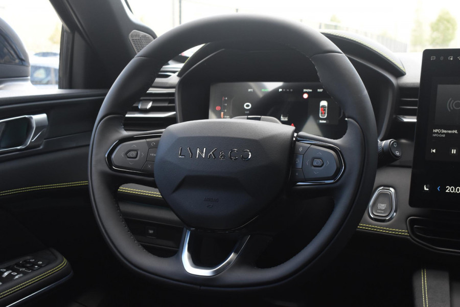 Lynk & Co 01 276PK Automaat More / Adaptive cruise control / Leren bekleding / Elektrisch verstelbare stoelen / Schuif- kanteldak / Stoel- en stuurverwarming / Parkeersensoren V+A / 360 Graden Camera / Elektrische achterklep / 20" lichtmetalen velgen / Trekhaak