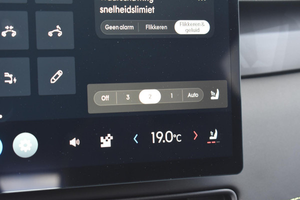 Lynk & Co 01 276PK Automaat More / Adaptive cruise control / Leren bekleding / Elektrisch verstelbare stoelen / Schuif- kanteldak / Stoel- en stuurverwarming / Parkeersensoren V+A / 360 Graden Camera / Elektrische achterklep / 20" lichtmetalen velgen / Trekhaak