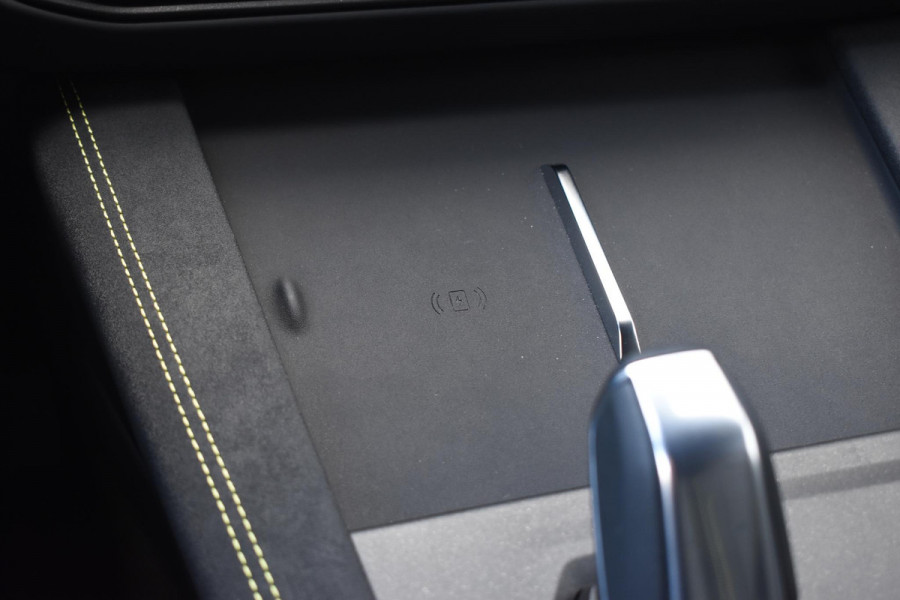 Lynk & Co 01 276PK Automaat More / Adaptive cruise control / Leren bekleding / Elektrisch verstelbare stoelen / Schuif- kanteldak / Stoel- en stuurverwarming / Parkeersensoren V+A / 360 Graden Camera / Elektrische achterklep / 20" lichtmetalen velgen / Trekhaak