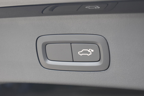 Lynk & Co 01 276PK Automaat More / Adaptive cruise control / Leren bekleding / Elektrisch verstelbare stoelen / Schuif- kanteldak / Stoel- en stuurverwarming / Parkeersensoren V+A / 360 Graden Camera / Elektrische achterklep / 20" lichtmetalen velgen / Trekhaak
