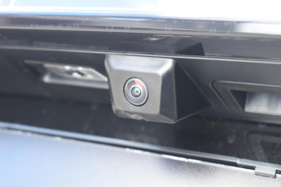 Lynk & Co 01 276PK Automaat More / Adaptive cruise control / Leren bekleding / Elektrisch verstelbare stoelen / Schuif- kanteldak / Stoel- en stuurverwarming / Parkeersensoren V+A / 360 Graden Camera / Elektrische achterklep / 20" lichtmetalen velgen / Trekhaak