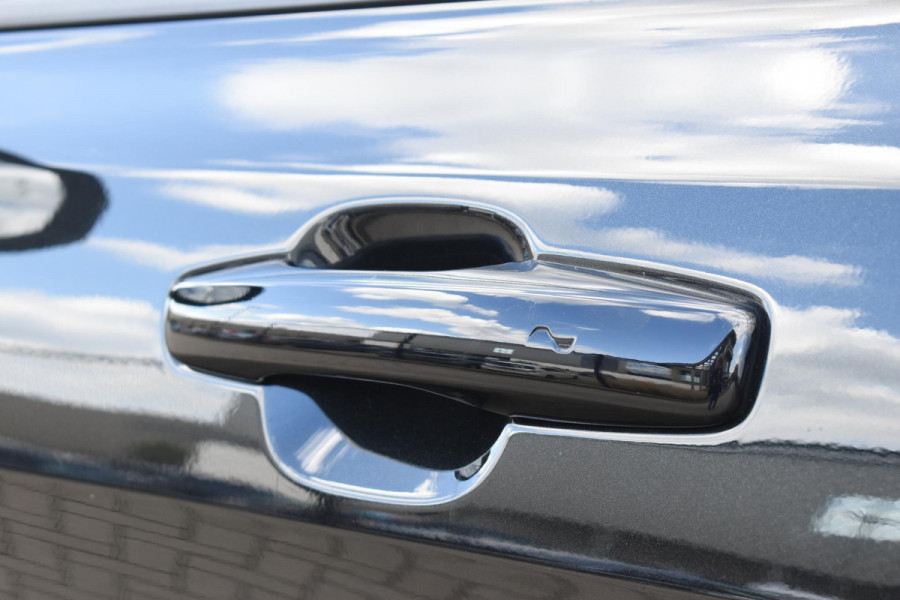Lynk & Co 01 276PK Automaat More / Adaptive cruise control / Leren bekleding / Elektrisch verstelbare stoelen / Schuif- kanteldak / Stoel- en stuurverwarming / Parkeersensoren V+A / 360 Graden Camera / Elektrische achterklep / 20" lichtmetalen velgen / Trekhaak