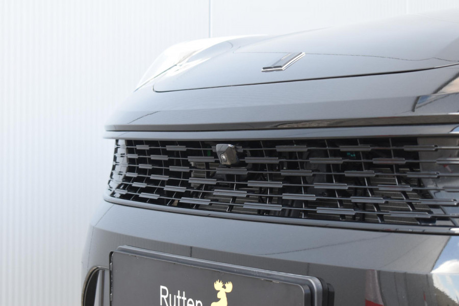 Lynk & Co 01 276PK Automaat More / Adaptive cruise control / Leren bekleding / Elektrisch verstelbare stoelen / Schuif- kanteldak / Stoel- en stuurverwarming / Parkeersensoren V+A / 360 Graden Camera / Elektrische achterklep / 20" lichtmetalen velgen / Trekhaak