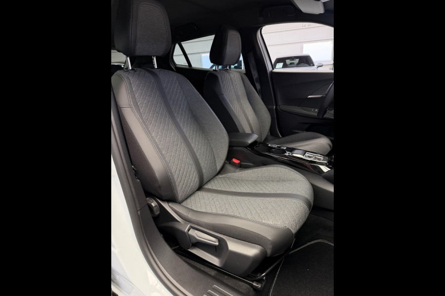 Peugeot 2008 1.2 PureTech 130 Allure CarPlay