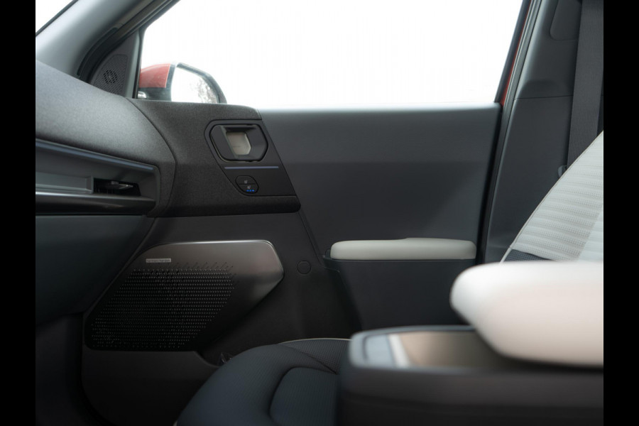 Kia EV2 GT-Line 61 kWh 4p. | Schuifkanteldak | Stoel en stuurverwarming | PDC voor en achter |