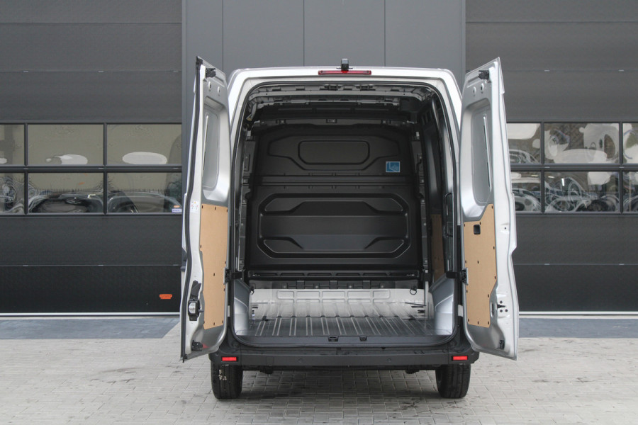 Renault Master T35 2.0 dCi 170pk L2H2 Extra - Navigatie - Camera - 270 gr deuren - Parkeersensoren - Draadloos laden - Rijklaar