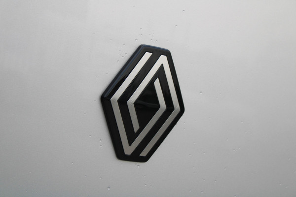Renault Master T35 2.0 dCi 170pk L2H2 Extra - Navigatie - Camera - 270 gr deuren - Parkeersensoren - Draadloos laden - Rijklaar