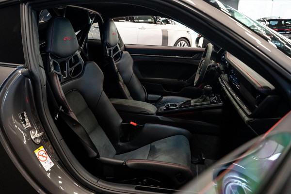 Porsche 911 4.0 GT3 *Keramisch / FULL BODY PPF / Vierwielbesturing / BOSE / Hefsysteem-vooras / Clubsport-pakket / Sportuitlaat-systeem / Carbon*