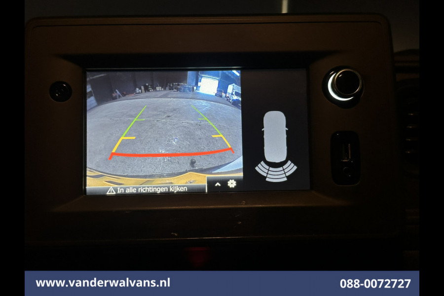 Renault Master 2.3 dCi 136pk L2H2 Euro6 Airco | Navigatie | Camera | Cruisecontrol | LED | 2500kg Trekhaak Parkeersensoren, Bijrijdersbank