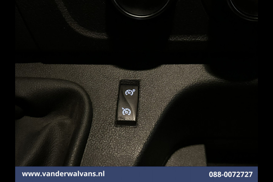 Renault Master 2.3 dCi 136pk L2H2 Euro6 Airco | Navigatie | Camera | Cruisecontrol | LED | 2500kg Trekhaak Parkeersensoren, Bijrijdersbank