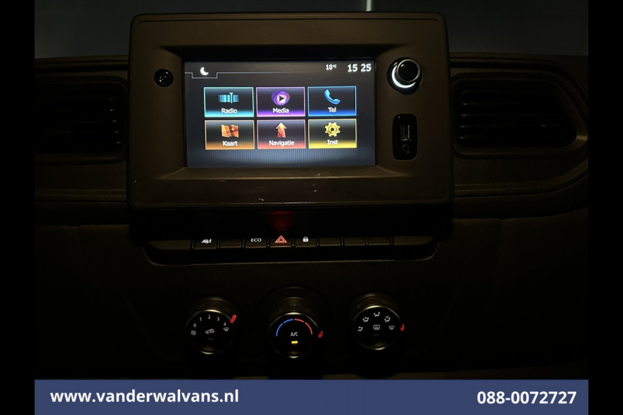 Renault Master 2.3 dCi 136pk L2H2 Euro6 Airco | Navigatie | Camera | Cruisecontrol | LED | 2500kg Trekhaak Parkeersensoren, Bijrijdersbank