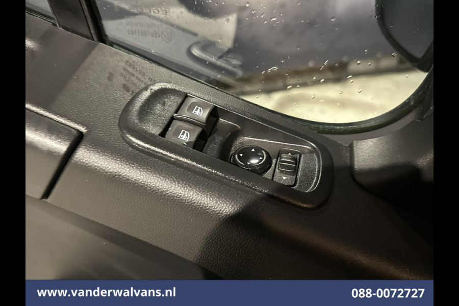 Renault Master 2.3 dCi 136pk L2H2 Euro6 Airco | Navigatie | Camera | Cruisecontrol | LED | 2500kg Trekhaak Parkeersensoren, Bijrijdersbank