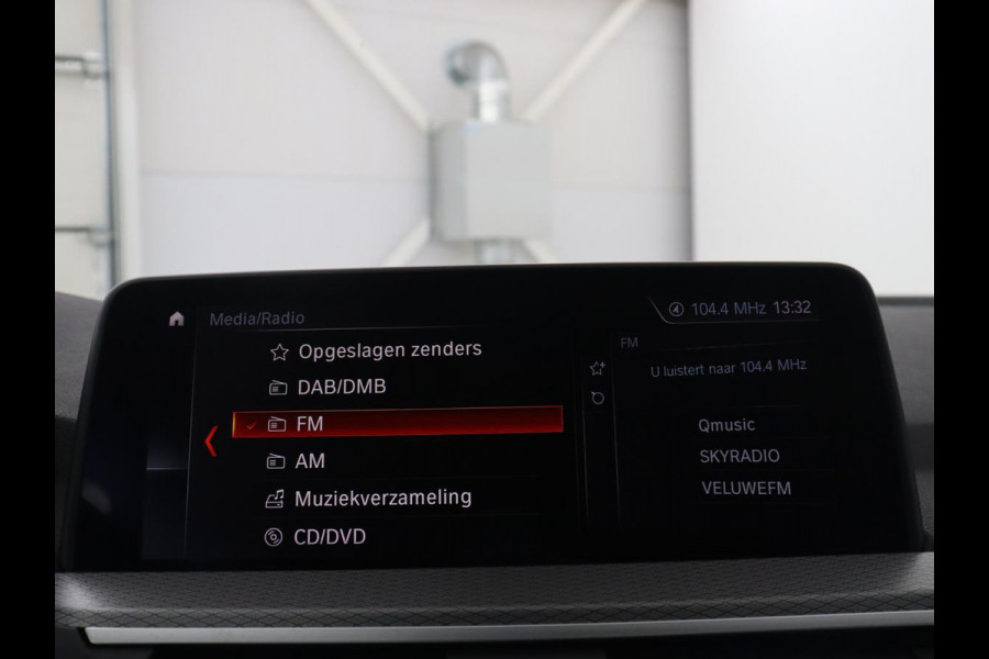 BMW X4 xDrive20i High Executive Edition M-sport | Panoramadak | Leder | Trekhaak | Camera | Sfeerverlichting | Stoelverwarming | Full LED | Climate control | Park assist | Cruise control |