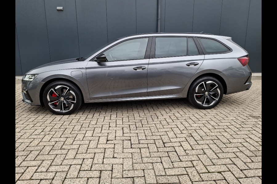 Škoda Octavia 1.4 TSI * RS iV * Navigatiesysteem * Parkeercamera * Stoelverwarming * Head up display *