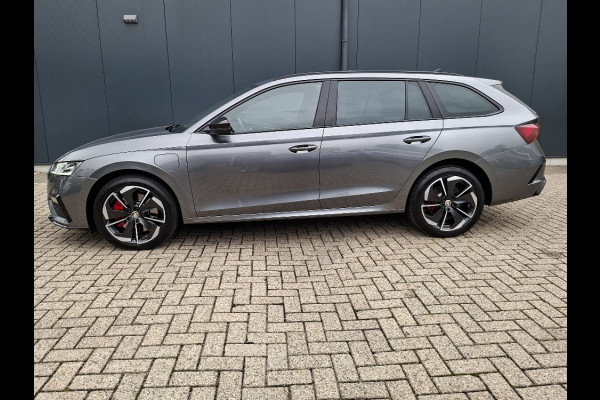 Škoda Octavia 1.4 TSI * RS iV * Navigatiesysteem * Parkeercamera * Stoelverwarming * Head up display *