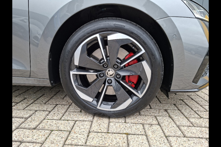 Škoda Octavia 1.4 TSI * RS iV * Navigatiesysteem * Parkeercamera * Stoelverwarming * Head up display *