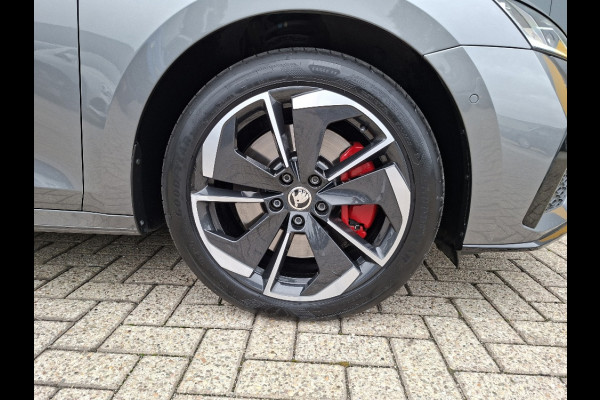 Škoda Octavia 1.4 TSI * RS iV * Navigatiesysteem * Parkeercamera * Stoelverwarming * Head up display *