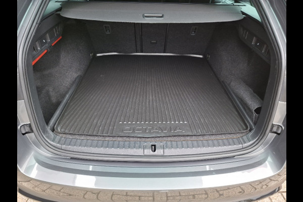Škoda Octavia 1.4 TSI * RS iV * Navigatiesysteem * Parkeercamera * Stoelverwarming * Head up display *
