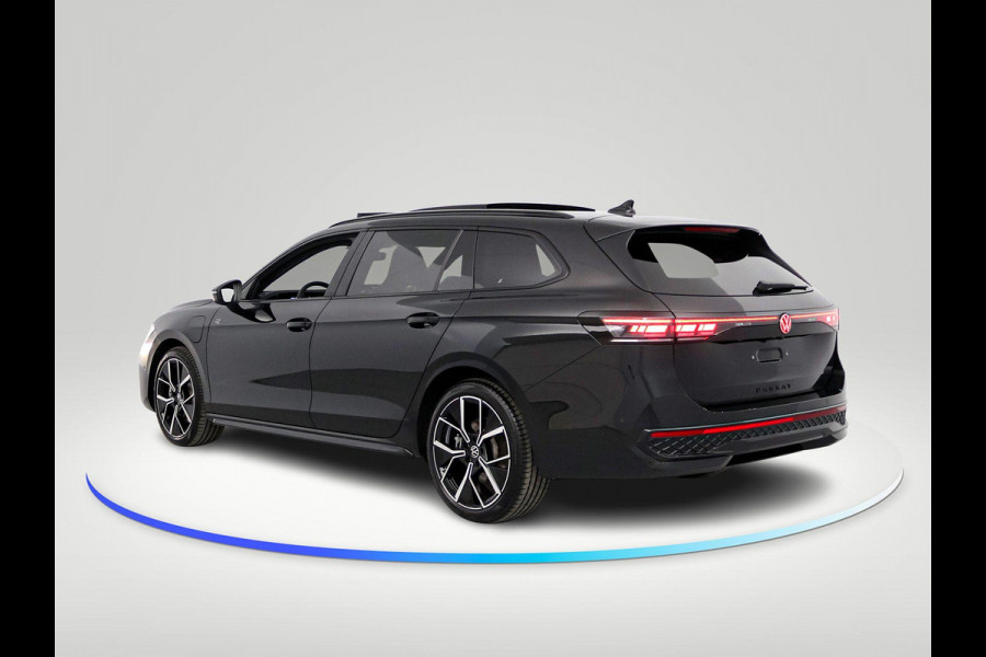 Volkswagen Passat Variant 1.5 eHybrid R-Line Edition 272 pk Automaat (DSG) | Verlengde garantie | Navigatie | Panoramadak | Trekhaak (wegklapbaar) | Lederen bekleding | Rondomzicht camera | Stoelverwarming/ventilatie |  R-Line |