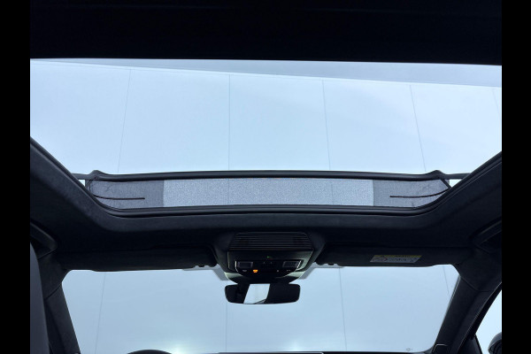 Volkswagen Passat Variant 1.5 eHybrid R-Line Edition 272 pk Automaat (DSG) | Verlengde garantie | Navigatie | Panoramadak | Trekhaak (wegklapbaar) | Lederen bekleding | Rondomzicht camera | Stoelverwarming/ventilatie |  R-Line |