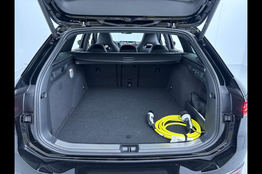 Volkswagen Passat Variant 1.5 eHybrid R-Line Edition 272 pk Automaat (DSG) | Verlengde garantie | Navigatie | Panoramadak | Trekhaak (wegklapbaar) | Lederen bekleding | Rondomzicht camera | Stoelverwarming/ventilatie |  R-Line |